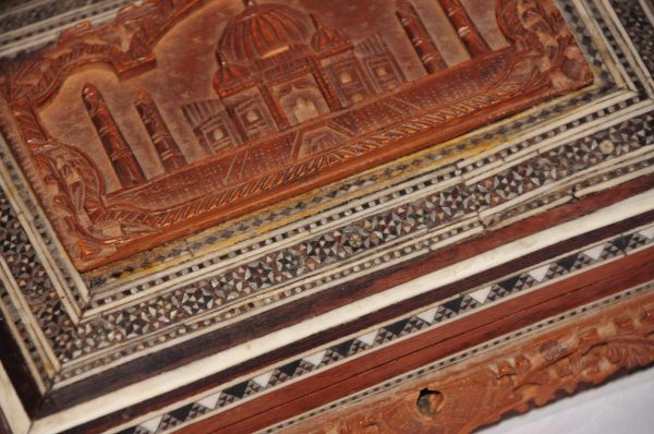 Carved Vintage Indian Cigarette Box with Taj Mahal on Lid, Marquetry - Image 5