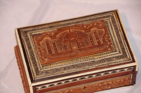 Carved Vintage Indian Cigarette Box with Taj Mahal on Lid, Marquetry - Image 4